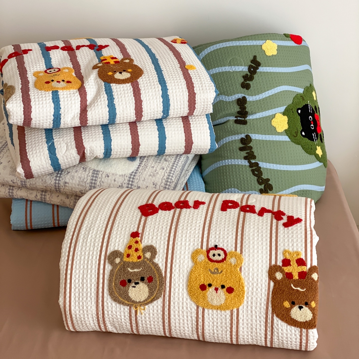 91家纺网 家纺一手货源 找家纺 鸣升家纺 2026新款a类全棉华夫格贴布绣全棉夏被四件套空调被芯夏凉被棉花被 组合图