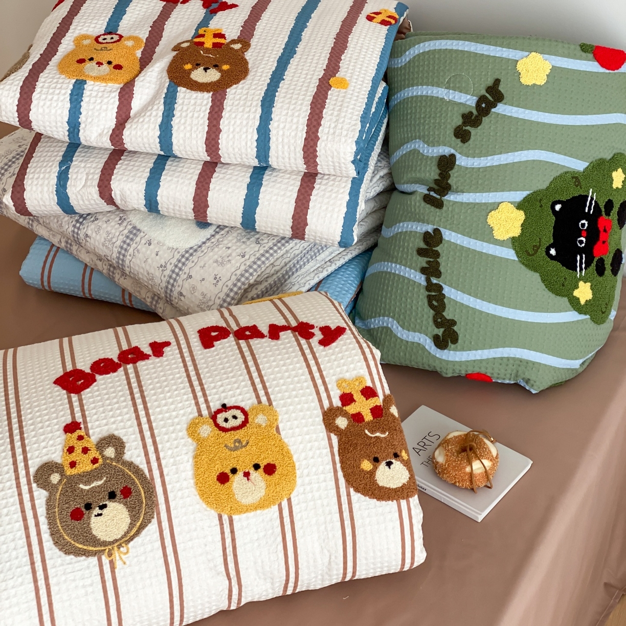 91家纺网 家纺一手货源 找家纺 鸣升家纺 2026新款a类全棉华夫格贴布绣全棉夏被四件套空调被芯夏凉被棉花被 组合图