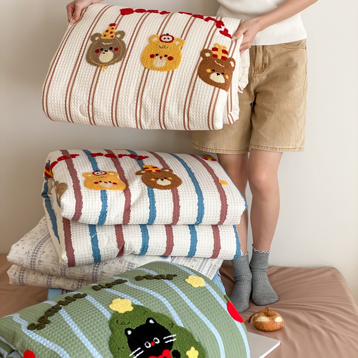 91家纺网 家纺一手货源 找家纺 鸣升家纺 2026新款a类全棉华夫格贴布绣全棉夏被四件套空调被芯夏凉被棉花被 组合图