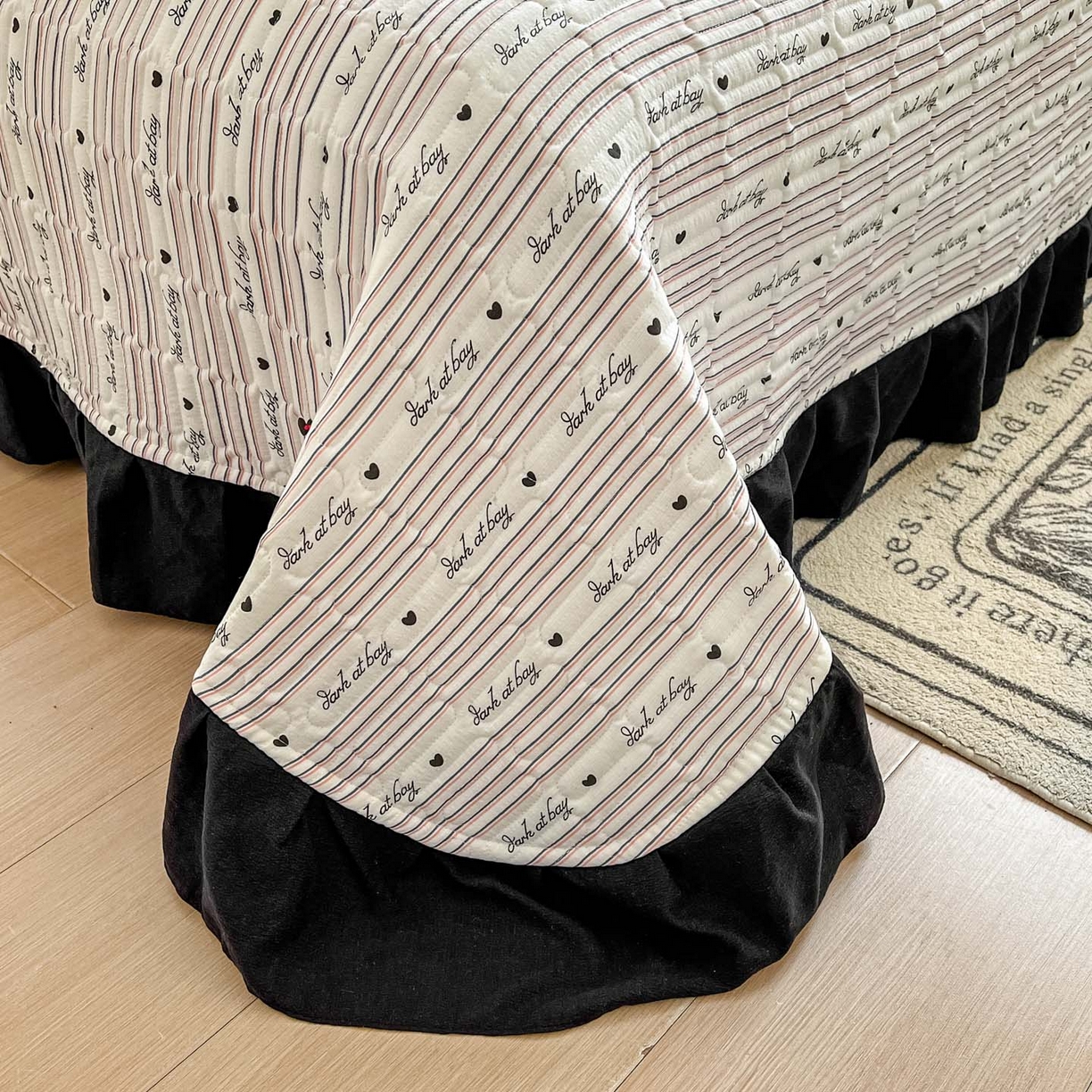 91家纺网 家纺一手货源 找家纺 美梦家纺 2026新款赫本风云感棉床盖四件套 极简樱乐