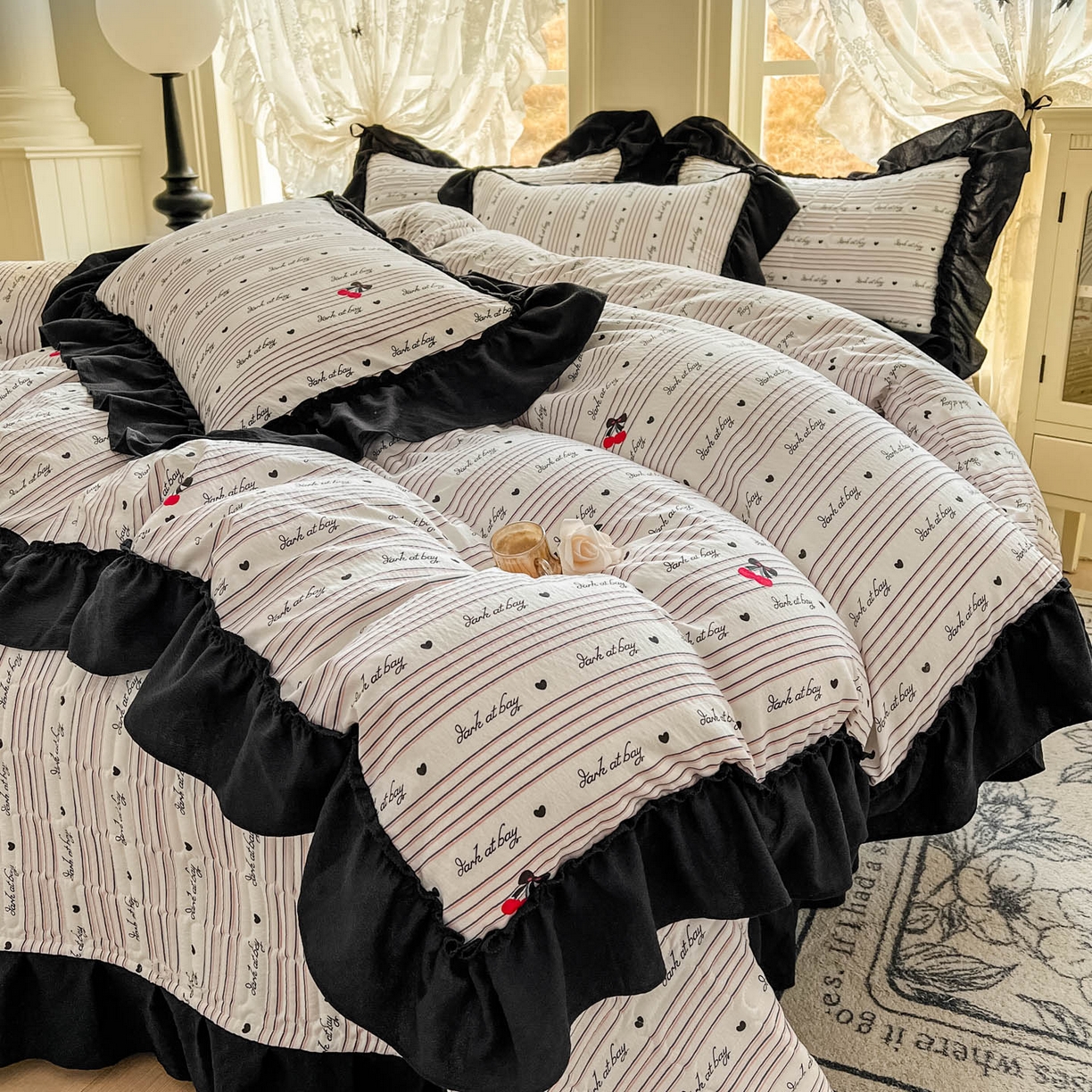 91家纺网 家纺一手货源 找家纺 美梦家纺 2026新款赫本风云感棉床盖四件套 极简樱乐