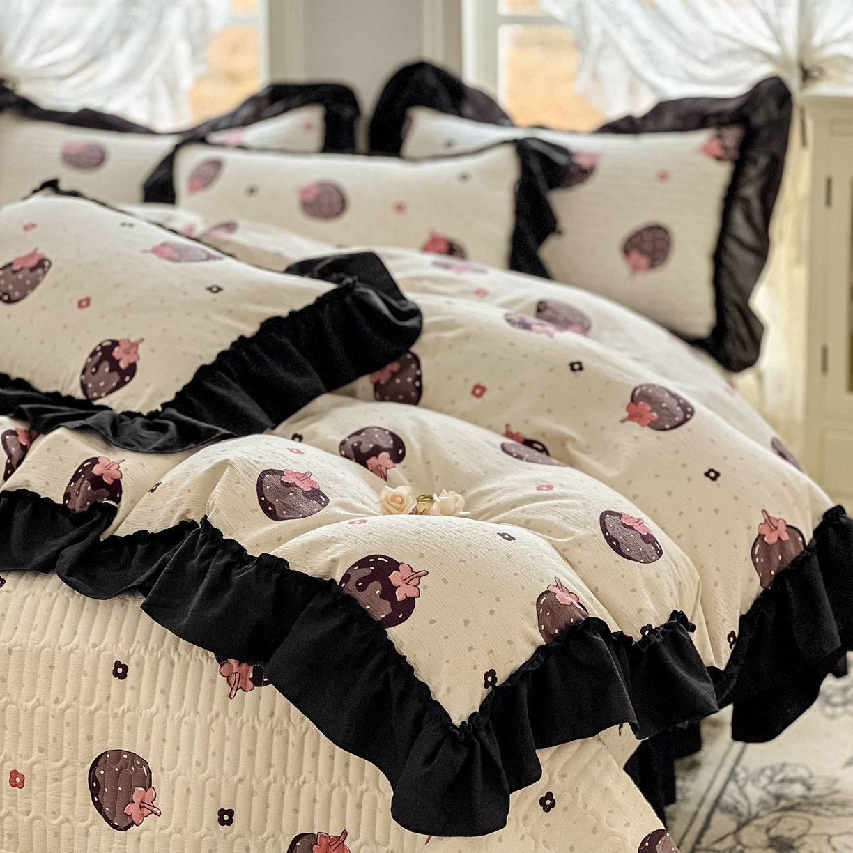 91家纺网 家纺一手货源 找家纺 美梦家纺 2026新款赫本风云感棉床盖四件套 乌梅子酱