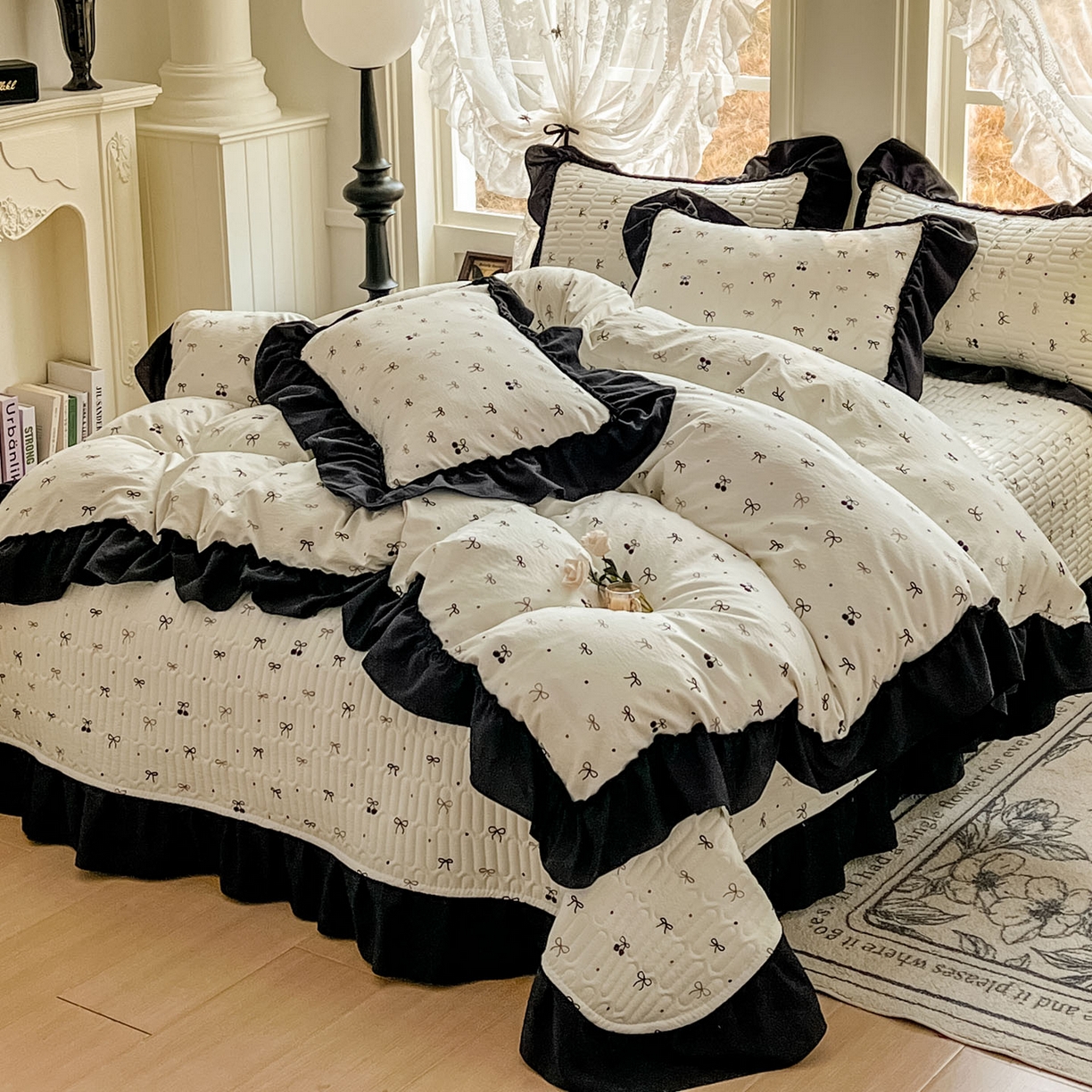 91家纺网 家纺一手货源 找家纺 美梦家纺 2026新款赫本风云感棉床盖四件套 黑樱梦境