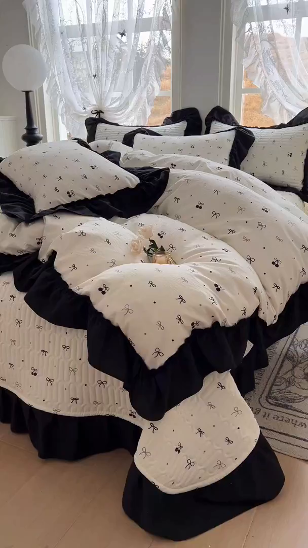 91家纺网 家纺一手货源 找家纺 美梦家纺 2026新款赫本风云感棉床盖四件套 黑樱梦境