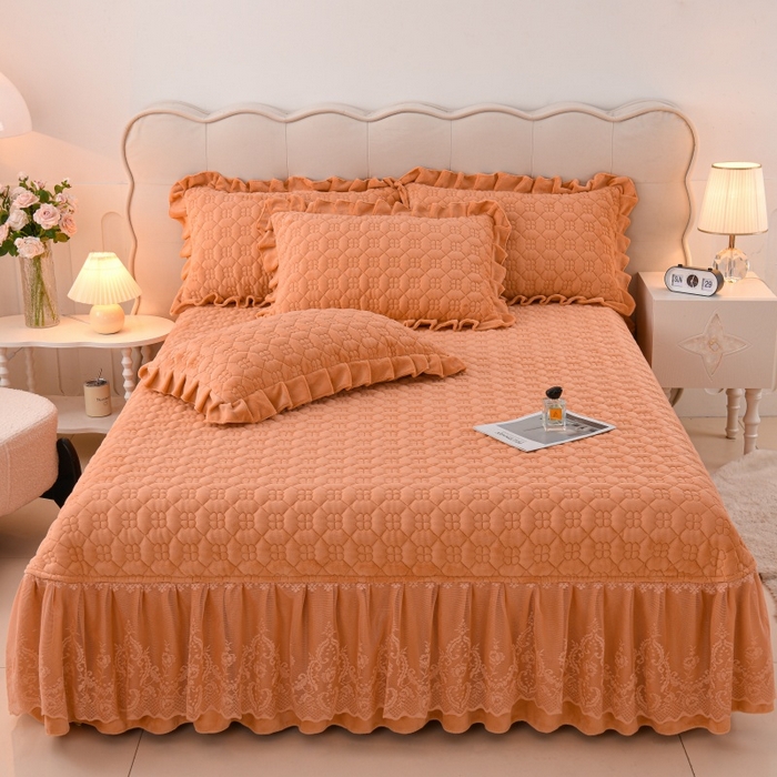 91家纺网 家纺一手货源 找家纺 （总）优家居工厂店 2026新款240克高克重牛奶绒韩版刺绣花牛奶绒夹棉床盖四件套