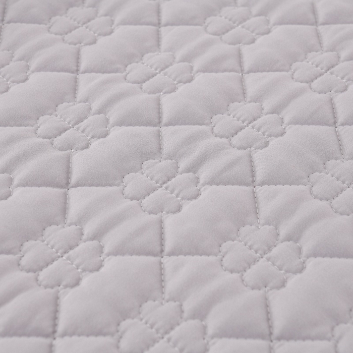 91家纺网 家纺一手货源 找家纺 优家居工厂店 2026新款240克高克重牛奶绒韩版刺绣花牛奶绒夹棉床盖四件套 栀子花-豆沙