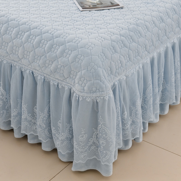 91家纺网 家纺一手货源 找家纺 优家居工厂店 2026新款240克高克重牛奶绒韩版刺绣花牛奶绒夹棉床盖四件套 栀子花-浅蓝