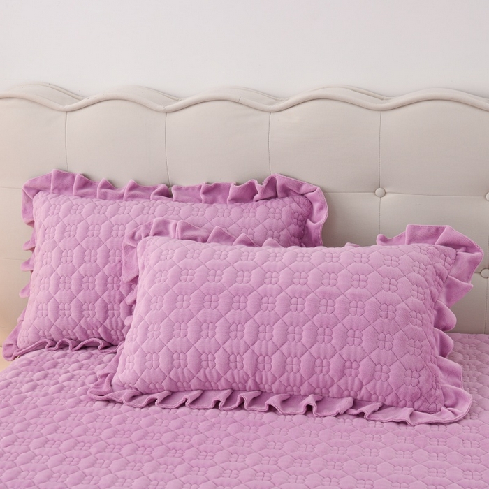 91家纺网 家纺一手货源 找家纺 优家居工厂店 2026新款240克高克重牛奶绒韩版刺绣花牛奶绒夹棉床盖四件套 栀子花-紫色