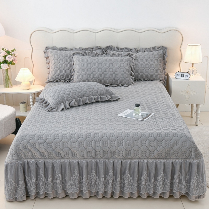 优家居工厂店 2026新款240克高克重牛奶绒韩版牛奶绒夹棉床盖三件套床裙三件套直播热款-栀子花 栀子花-灰色