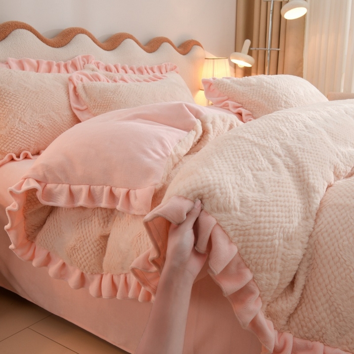 91家纺网 家纺一手货源 找家纺 优家居工厂店 2026新款加厚兔毛绒四件套 水波兔-白粉