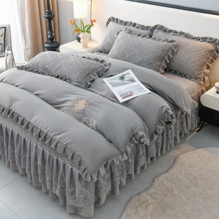 91家纺网 家纺一手货源 找家纺 优家居工厂店 2026新品240克高克重牛奶绒韩版牛奶绒夹棉床裙四件套床裙三件套直播热款-东方韵 东方韵-灰色