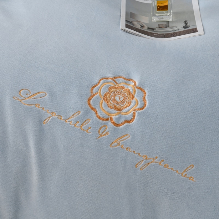 91家纺网 家纺一手货源 找家纺 优家居工厂店 2026新品240克高克重牛奶绒韩版牛奶绒夹棉床裙四件套床裙三件套直播热款-东方韵 东方韵-浅蓝