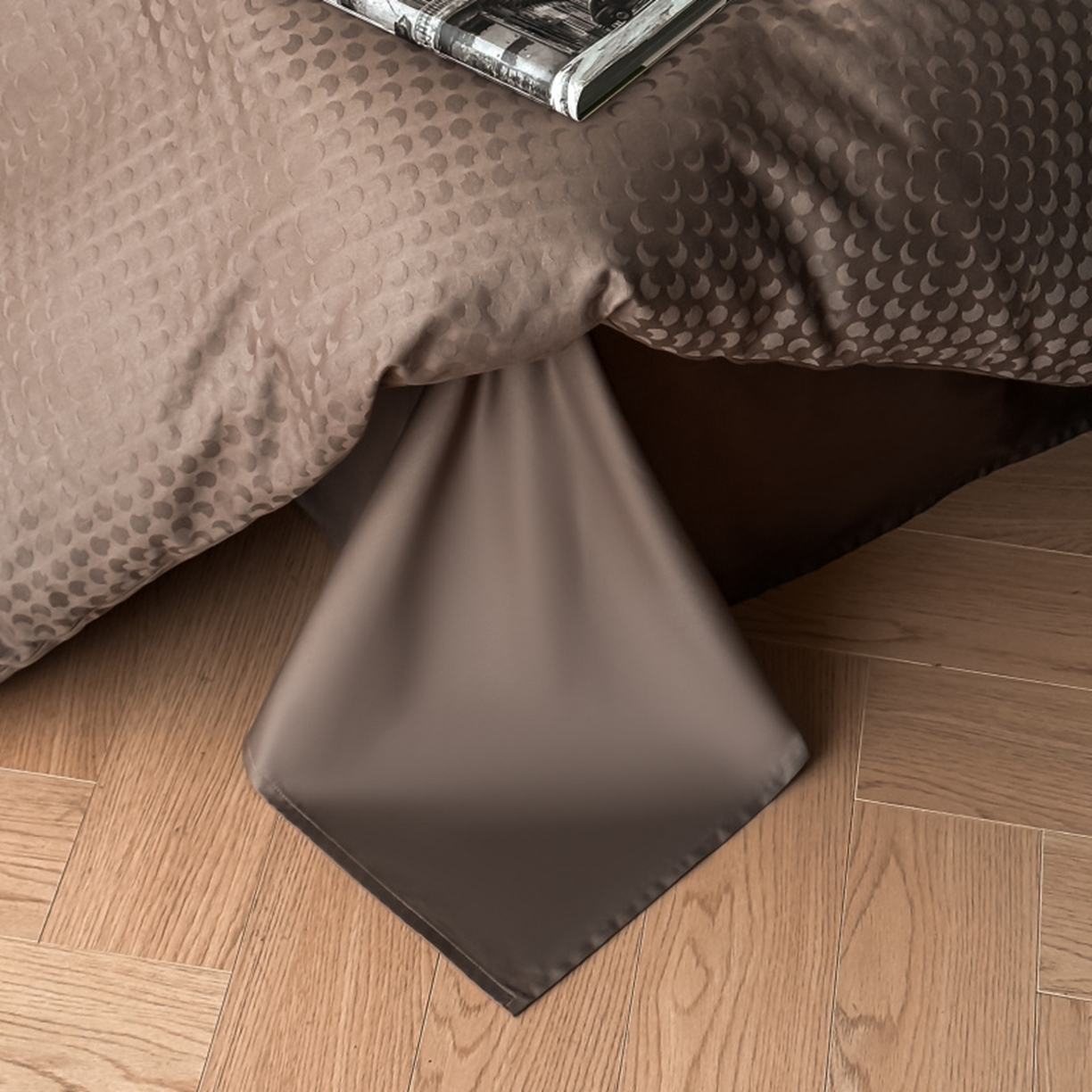 91家纺网 家纺一手货源 找家纺 涵美人家纺 2025新款长绒棉真50双股高支全棉提花四件套纯棉 弦月056