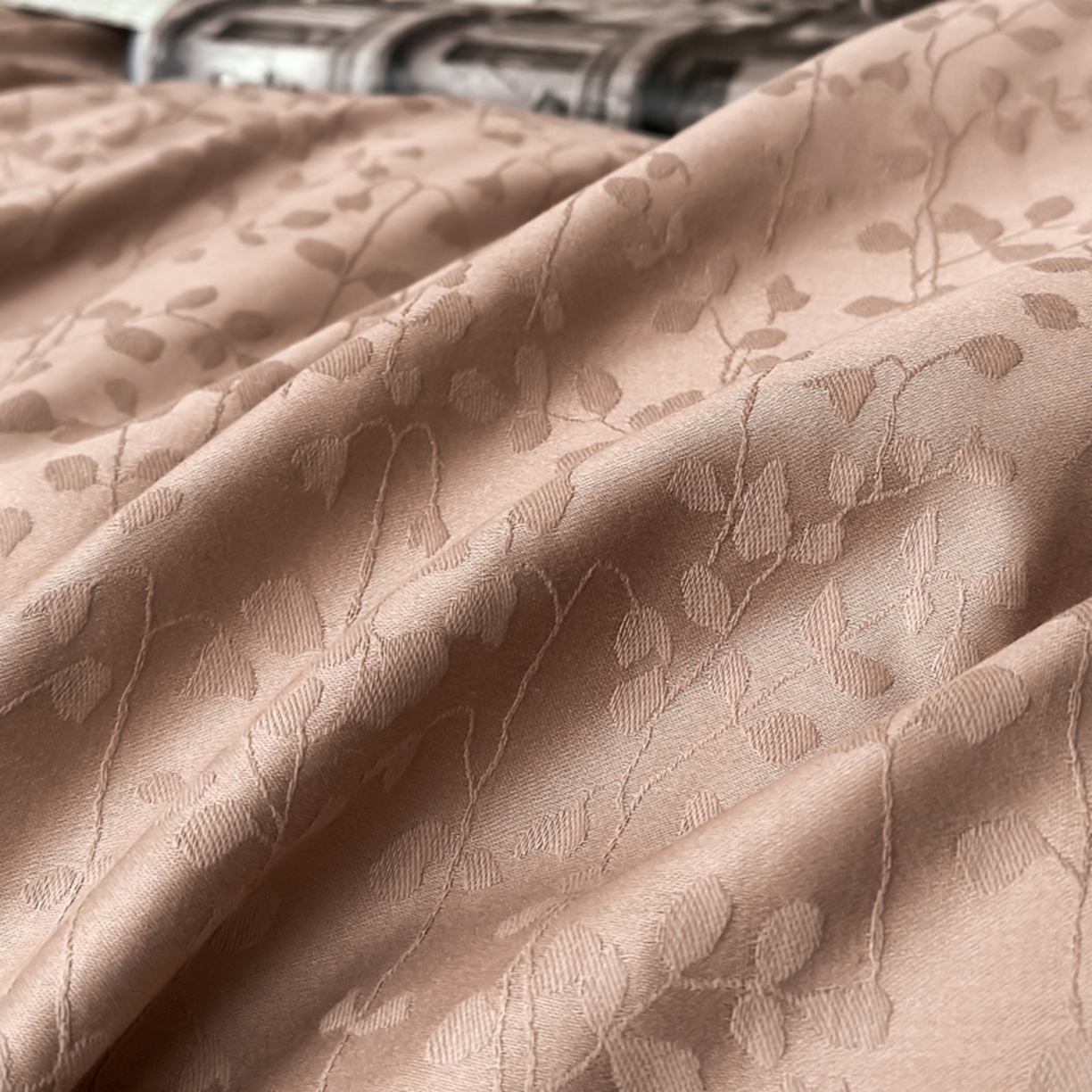 91家纺网 家纺一手货源 找家纺 涵美人家纺 2025新款长绒棉真50双股高支全棉提花四件套纯棉 雨沫风铃050