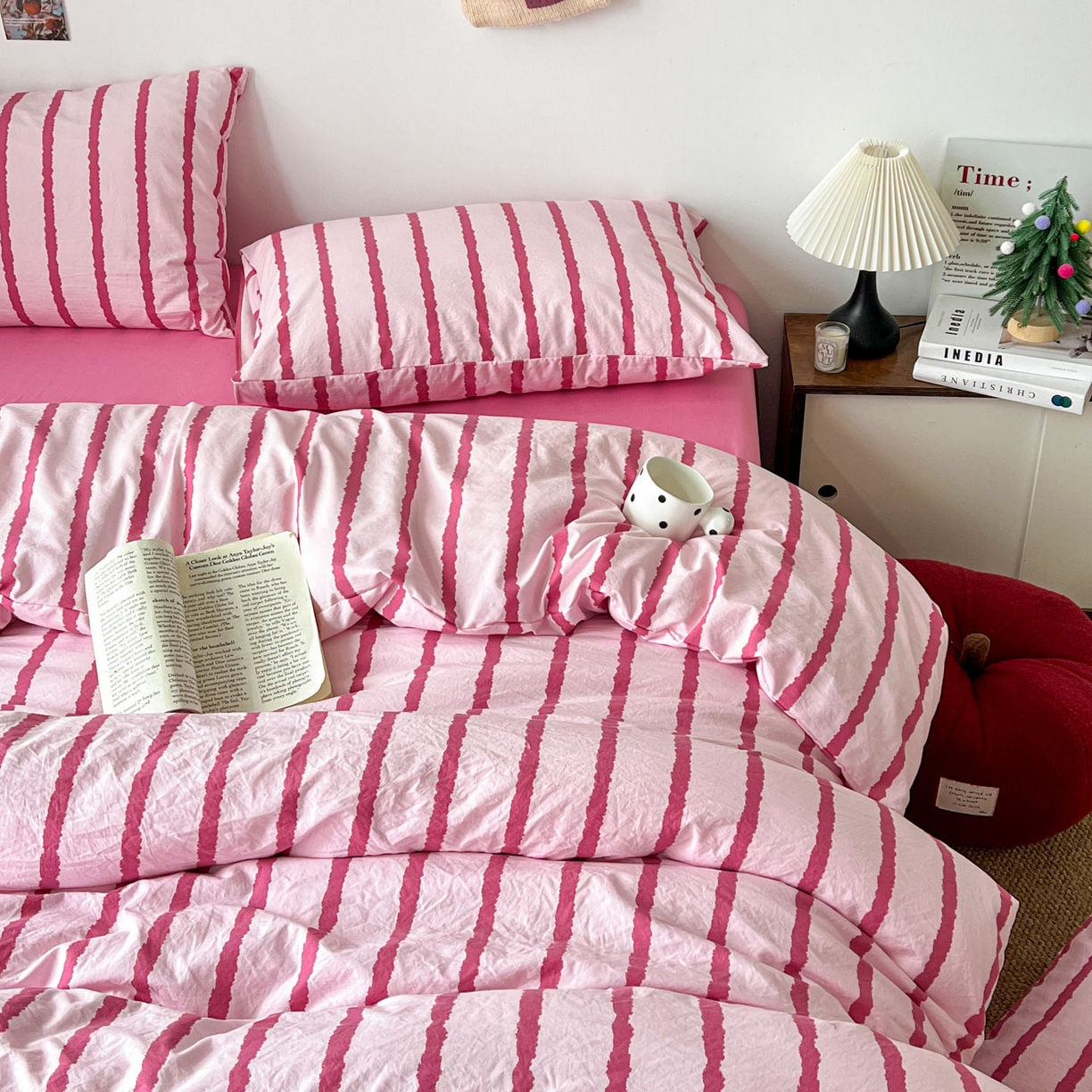 91家纺网 家纺一手货源 找家纺 逸林家纺《原希尔顿逸林》 2026新款春款简约印花古法水洗棉四件套拼色床单款床笠款四件套条纹被套单品四件套 墨染-粉