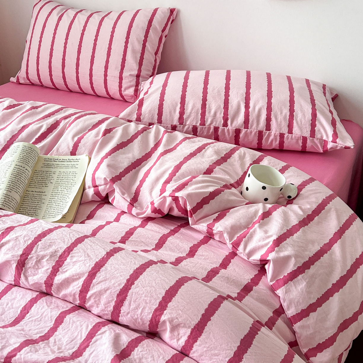 91家纺网 家纺一手货源 找家纺 逸林家纺《原希尔顿逸林》 2026新款春款简约印花古法水洗棉四件套拼色床单款床笠款四件套条纹被套单品四件套 墨染-粉