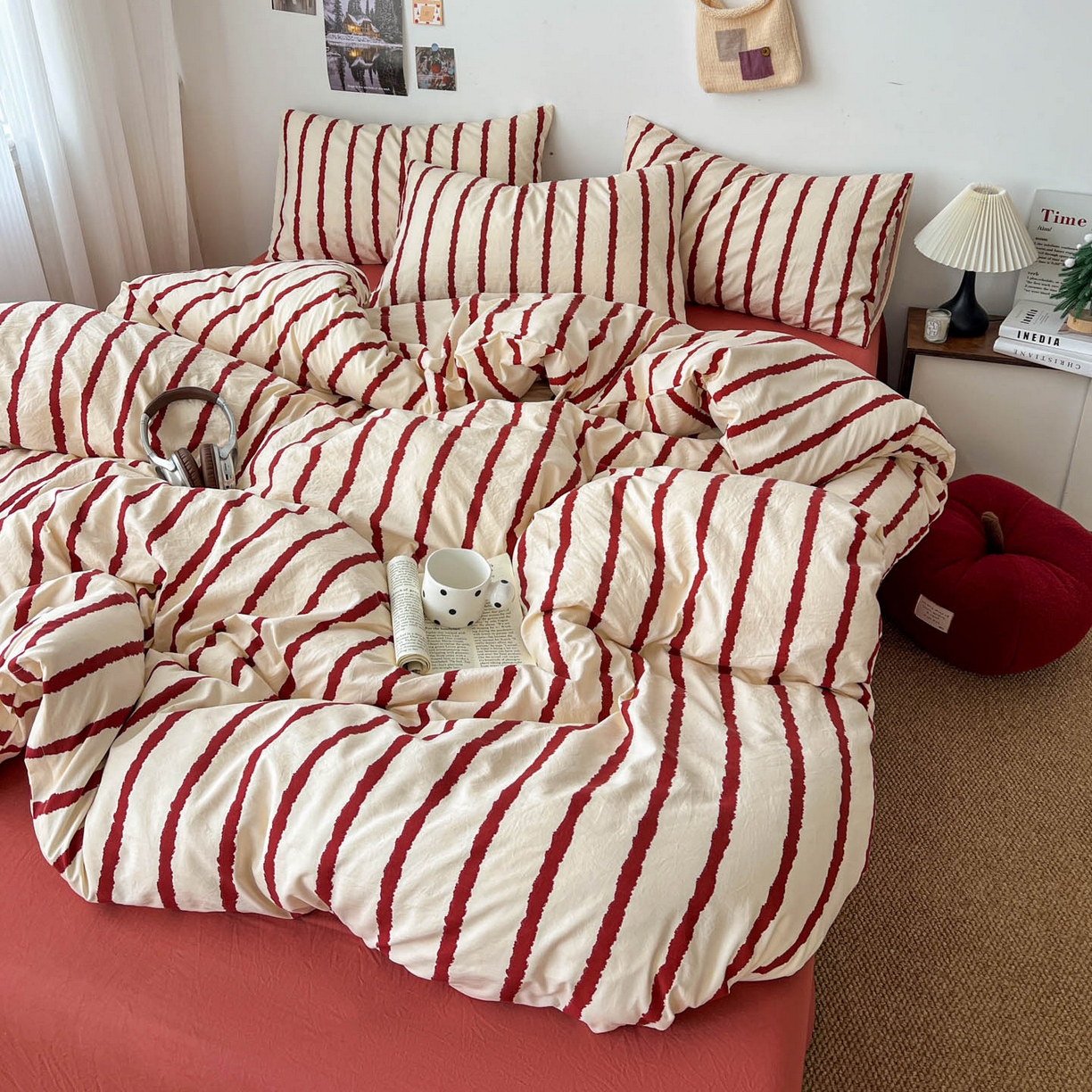 91家纺网 家纺一手货源 找家纺 逸林家纺《原希尔顿逸林》 2026新款春款简约印花古法水洗棉四件套拼色床单款床笠款四件套条纹被套单品四件套 墨染-红