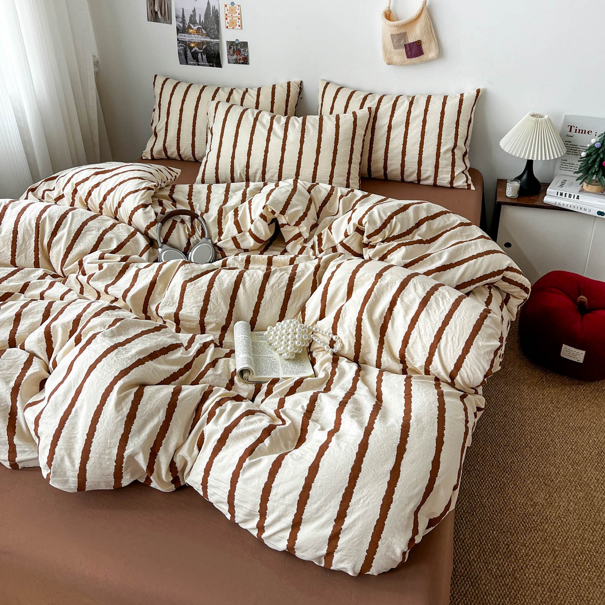 91家纺网 家纺一手货源 找家纺 逸林家纺《原希尔顿逸林》 2026新款春款简约印花古法水洗棉四件套拼色床单款床笠款四件套条纹被套单品四件套 墨染-咖