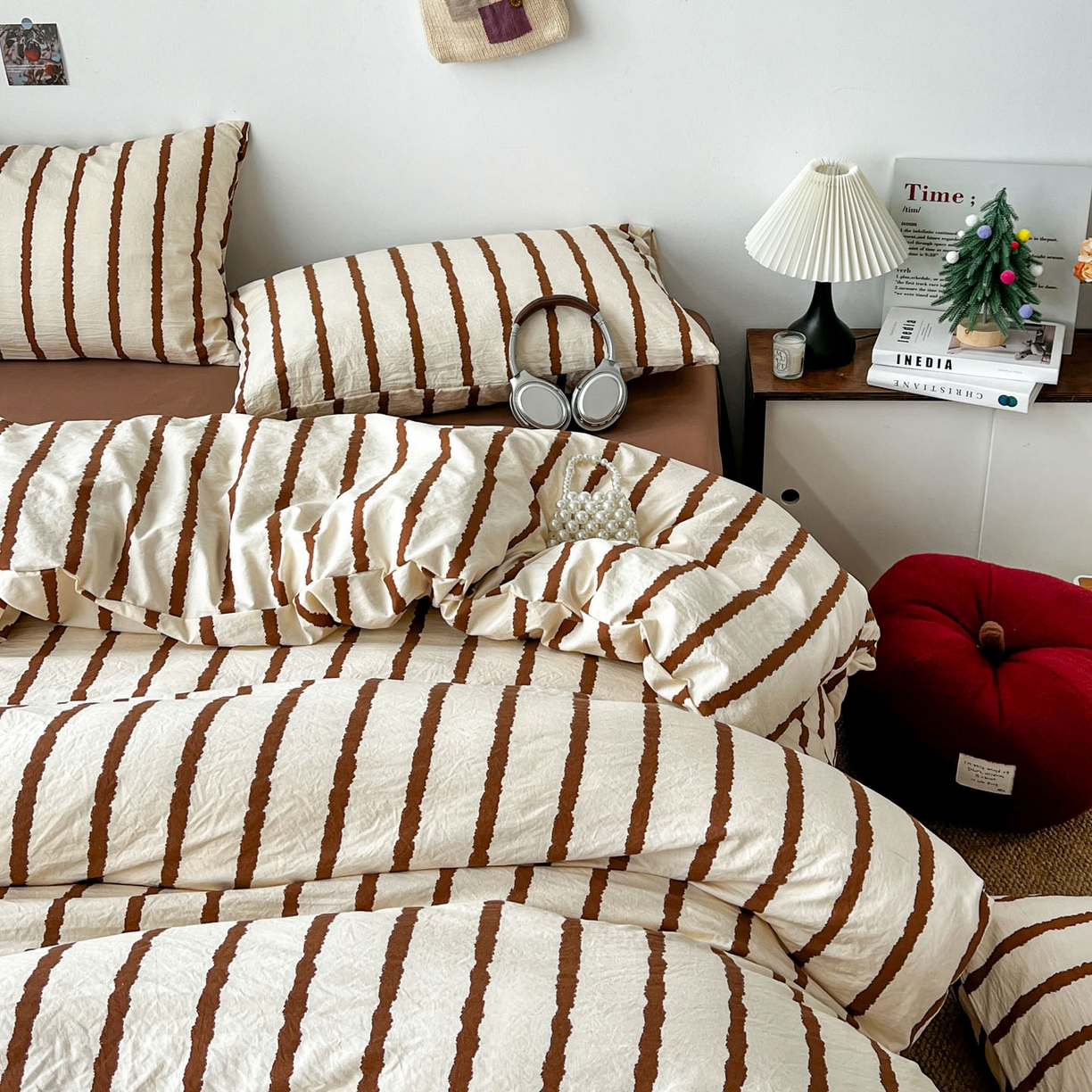 91家纺网 家纺一手货源 找家纺 逸林家纺《原希尔顿逸林》 2026新款春款简约印花古法水洗棉四件套拼色床单款床笠款四件套条纹被套单品四件套 墨染-咖