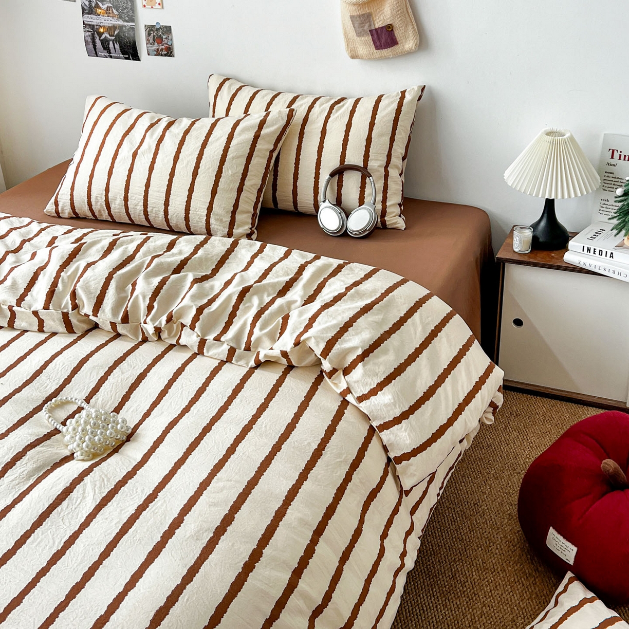 91家纺网 家纺一手货源 找家纺 逸林家纺《原希尔顿逸林》 2026新款春款简约印花古法水洗棉四件套拼色床单款床笠款四件套条纹被套单品四件套 墨染-咖