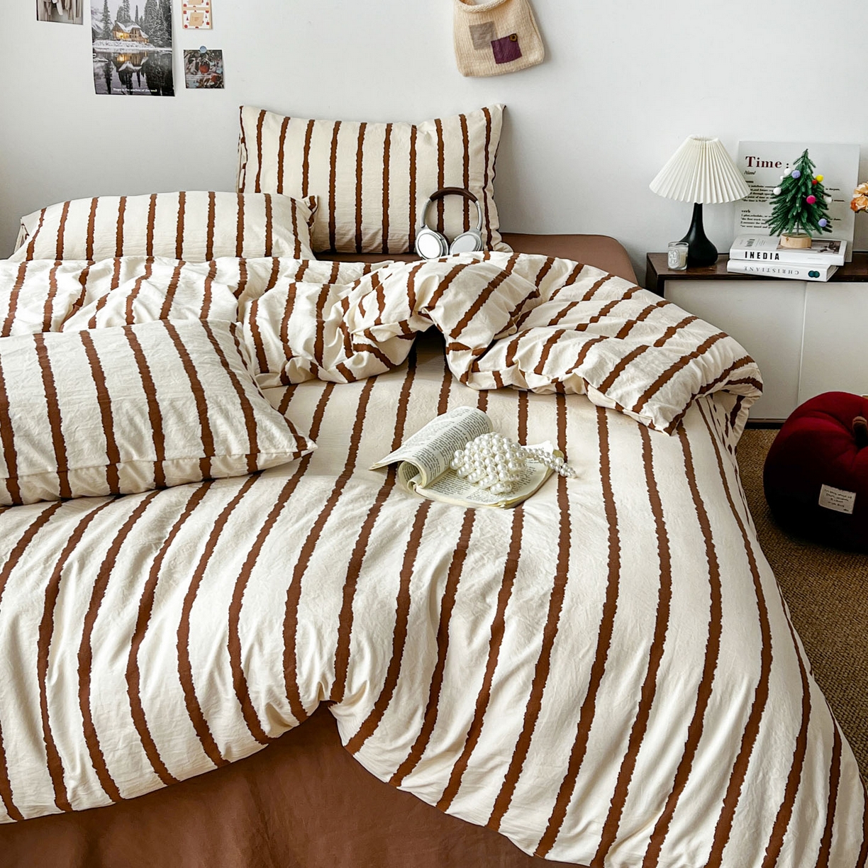 91家纺网 家纺一手货源 找家纺 逸林家纺《原希尔顿逸林》 2026新款春款简约印花古法水洗棉四件套拼色床单款床笠款四件套条纹被套单品四件套 墨染-咖