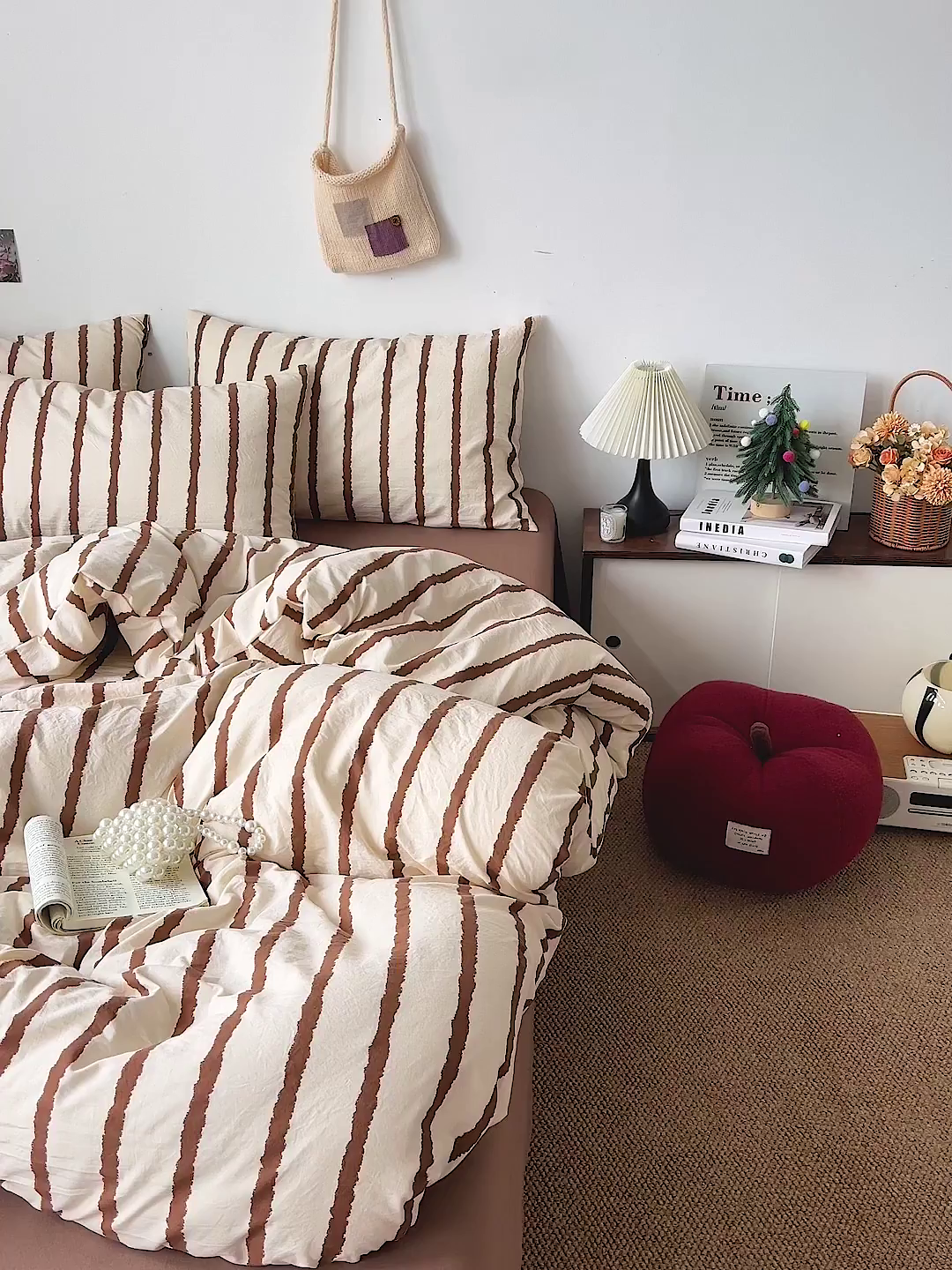 91家纺网 家纺一手货源 找家纺 逸林家纺《原希尔顿逸林》 2026新款春款简约印花古法水洗棉四件套拼色床单款床笠款四件套条纹被套单品四件套 墨染-咖