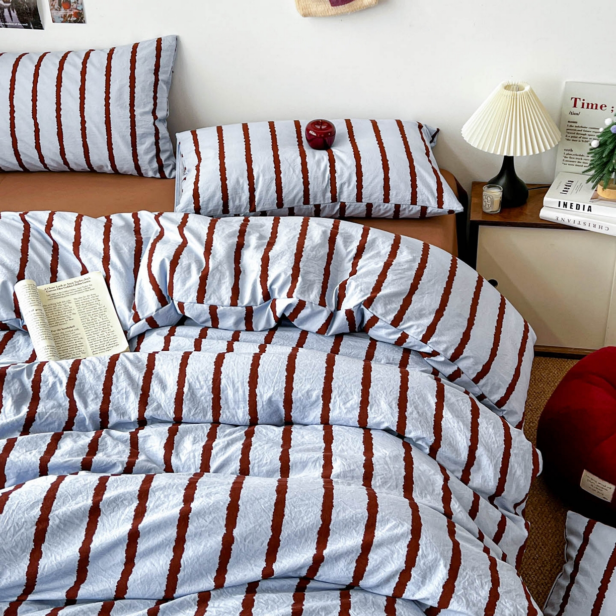 91家纺网 家纺一手货源 找家纺 逸林家纺《原希尔顿逸林》 2026新款春款简约印花古法水洗棉四件套拼色床单款床笠款四件套条纹被套单品四件套 墨染-蓝