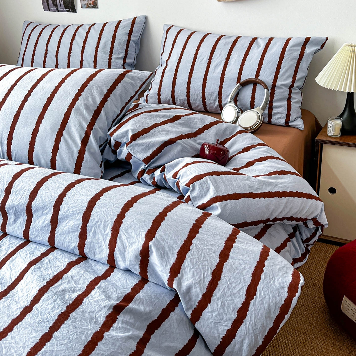 91家纺网 家纺一手货源 找家纺 逸林家纺《原希尔顿逸林》 2026新款春款简约印花古法水洗棉四件套拼色床单款床笠款四件套条纹被套单品四件套 墨染-蓝