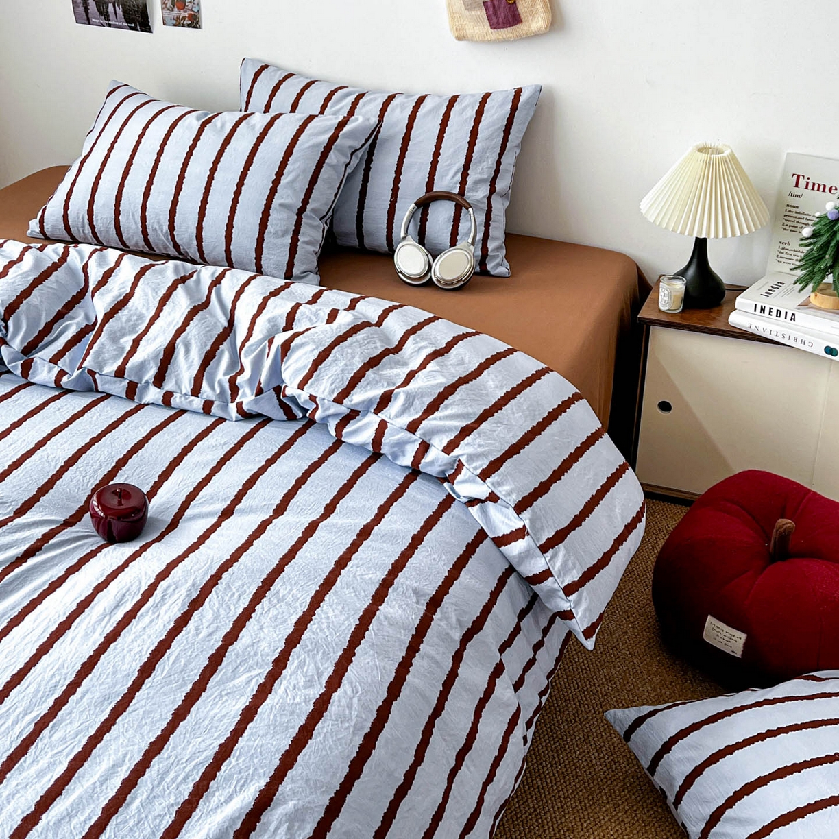 91家纺网 家纺一手货源 找家纺 逸林家纺《原希尔顿逸林》 2026新款春款简约印花古法水洗棉四件套拼色床单款床笠款四件套条纹被套单品四件套 墨染-蓝