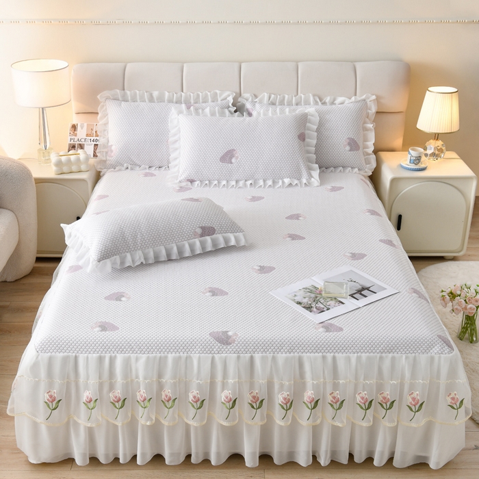 91家纺网 家纺一手货源 找家纺 优家居工厂店 A类2026夏季冰丝席裙款豆豆凉席三件套刺绣花边蕾丝花边床裙可机洗水洗 盛夏-草莓