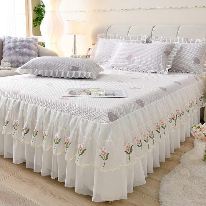 91家纺网 家纺一手货源 找家纺 优家居工厂店 A类2026夏季冰丝席裙款豆豆凉席三件套刺绣花边蕾丝花边床裙可机洗水洗 盛夏-草莓