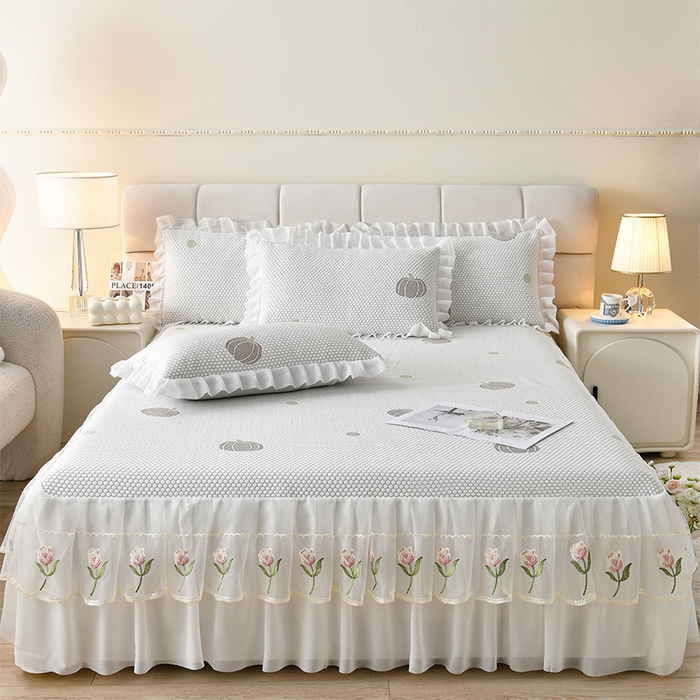 91家纺网 家纺一手货源 找家纺 优家居工厂店 A类2026夏季冰丝席裙款豆豆凉席三件套刺绣花边蕾丝花边床裙可机洗水洗 盛夏-南瓜黄