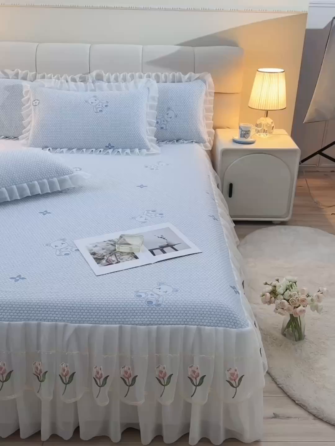 91家纺网 家纺一手货源 找家纺 优家居工厂店 A类2026夏季冰丝席裙款豆豆凉席三件套刺绣花边蕾丝花边床裙可机洗水洗 盛夏-小熊