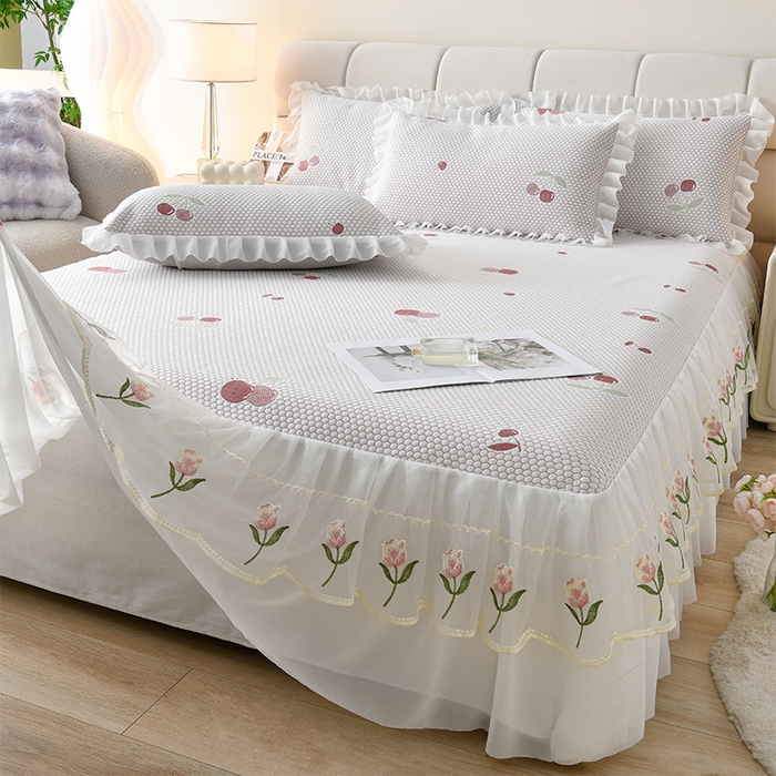 91家纺网 家纺一手货源 找家纺 优家居工厂店 A类2026夏季冰丝席裙款豆豆凉席三件套刺绣花边蕾丝花边床裙可机洗水洗 盛夏-樱桃