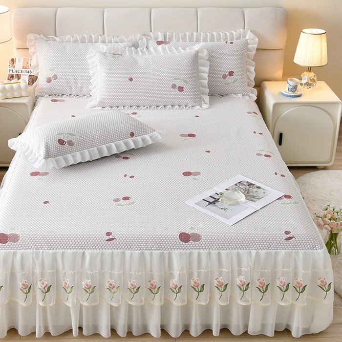 91家纺网 家纺一手货源 找家纺 优家居工厂店 A类2026夏季冰丝席裙款豆豆凉席三件套刺绣花边蕾丝花边床裙可机洗水洗 盛夏-樱桃