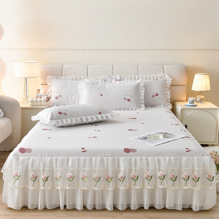 91家纺网 家纺一手货源 找家纺 优家居工厂店 A类2026夏季冰丝席裙款豆豆凉席三件套刺绣花边蕾丝花边床裙可机洗水洗 盛夏-樱桃