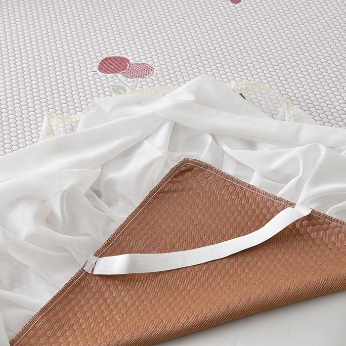 91家纺网 家纺一手货源 找家纺 优家居工厂店 A类2026夏季冰丝席裙款豆豆凉席三件套刺绣花边蕾丝花边床裙可机洗水洗 盛夏-樱桃