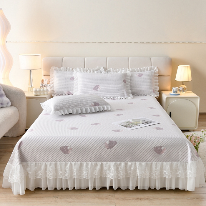 91家纺网 家纺一手货源 找家纺 优家居工厂店 A类2026新款凉感豆豆提花凉席床裙款床盖三件套高档蕾丝花边可机洗水洗 盛夏-草莓