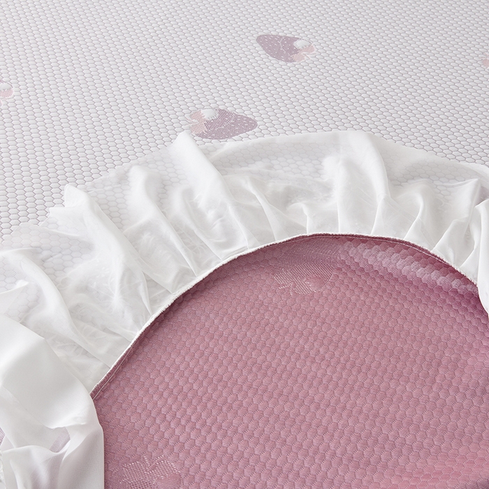 91家纺网 家纺一手货源 找家纺 优家居工厂店 A类2026新款凉感豆豆提花凉席床裙款床盖三件套高档蕾丝花边可机洗水洗 盛夏-草莓