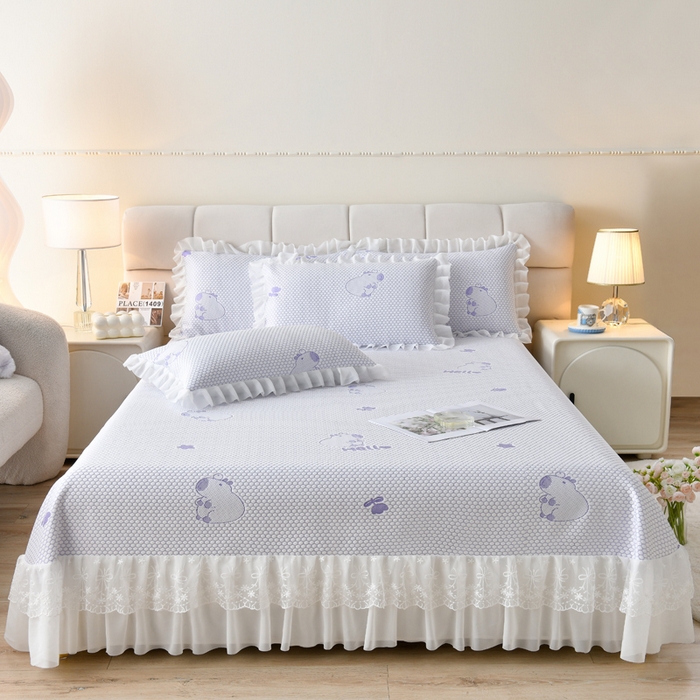 91家纺网 家纺一手货源 找家纺 优家居工厂店 A类2026新款凉感豆豆提花凉席床裙款床盖三件套高档蕾丝花边可机洗水洗 盛夏-卡皮