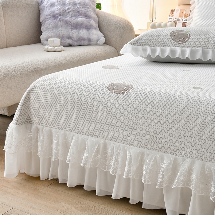 91家纺网 家纺一手货源 找家纺 优家居工厂店 A类2026新款凉感豆豆提花凉席床裙款床盖三件套高档蕾丝花边可机洗水洗 盛夏-南瓜黄