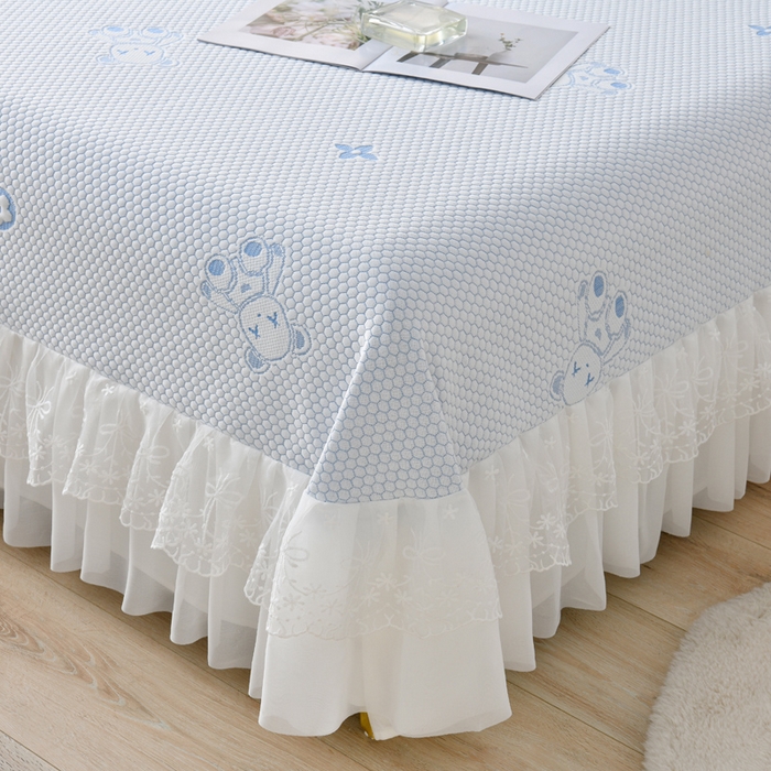 91家纺网 家纺一手货源 找家纺 优家居工厂店 A类2026新款凉感豆豆提花凉席床裙款床盖三件套高档蕾丝花边可机洗水洗 盛夏-小熊