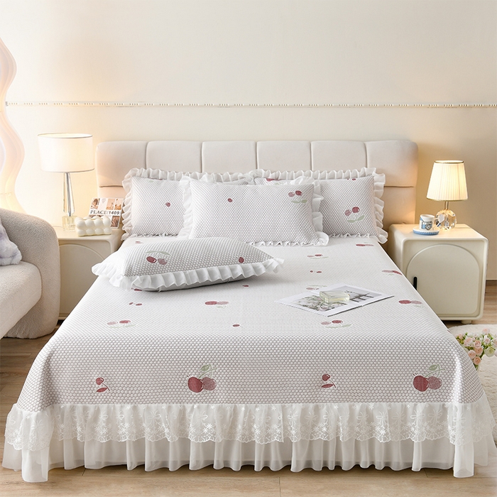 91家纺网 家纺一手货源 找家纺 优家居工厂店 A类2026新款凉感豆豆提花凉席床裙款床盖三件套高档蕾丝花边可机洗水洗 盛夏-樱桃