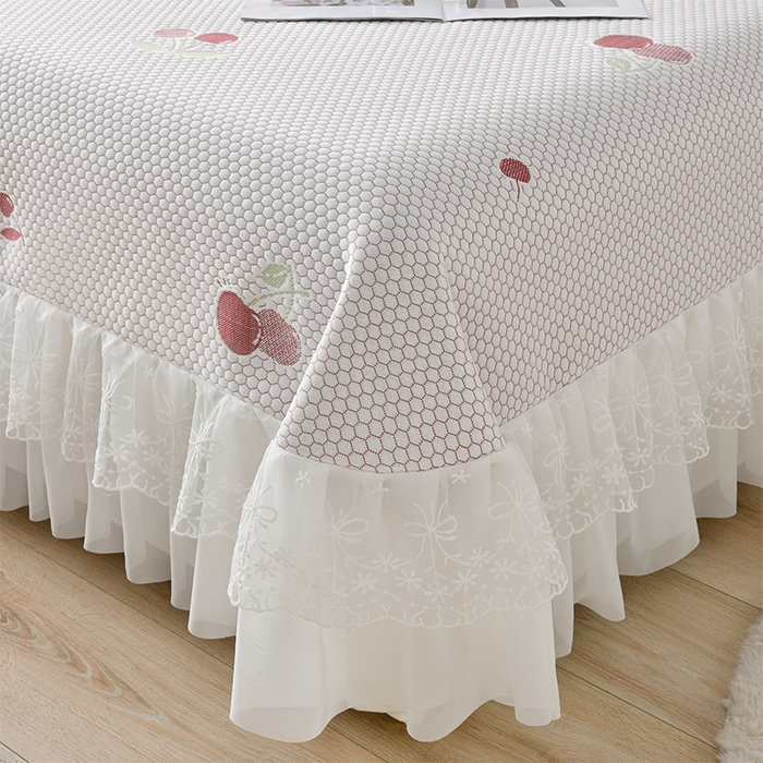 91家纺网 家纺一手货源 找家纺 优家居工厂店 A类2026新款凉感豆豆提花凉席床裙款床盖三件套高档蕾丝花边可机洗水洗 盛夏-樱桃