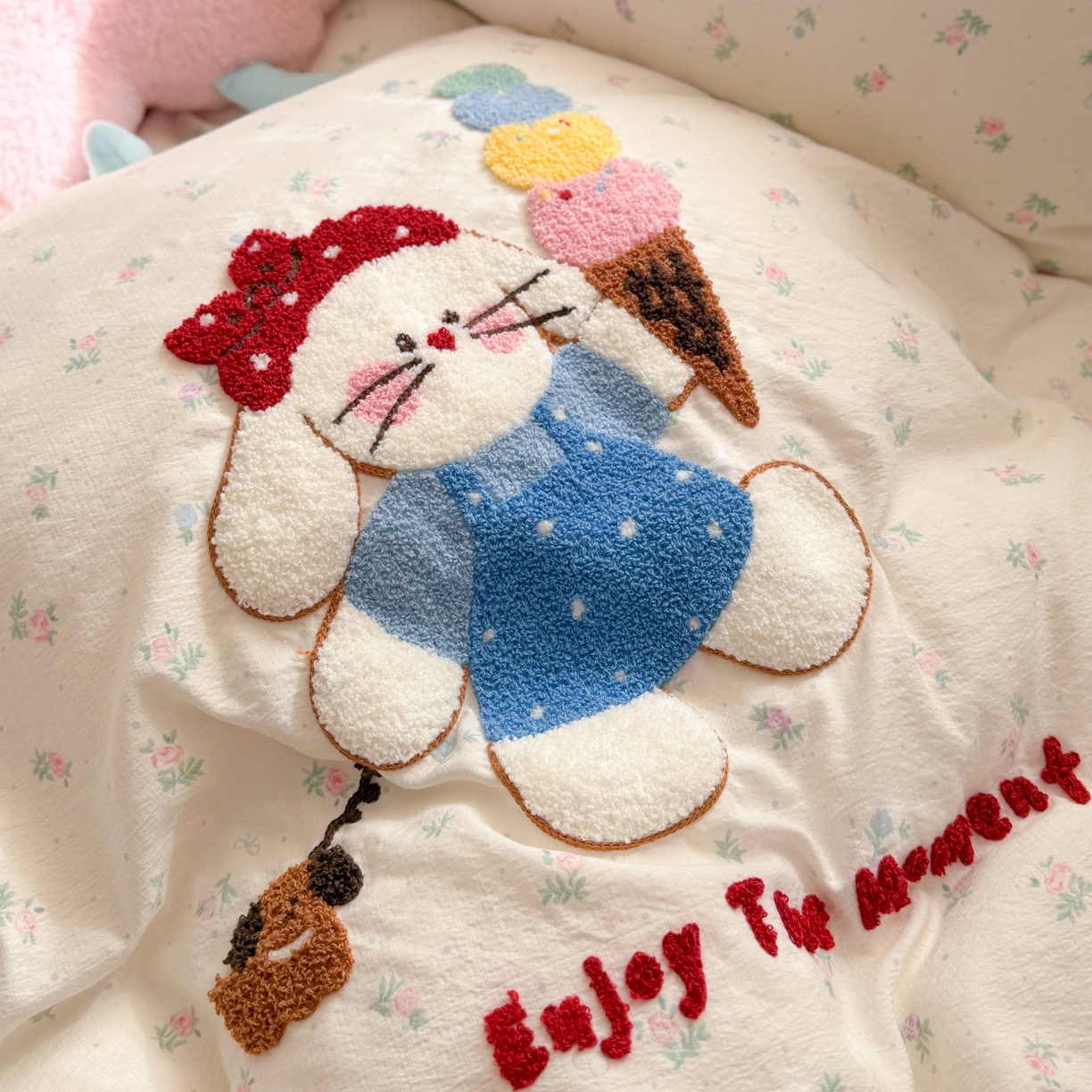 91家纺网 家纺一手货源 找家纺 美乐迪家纺 2026新款云感双层纱毛巾绣四件套（会员-2） 冰淇淋小兔