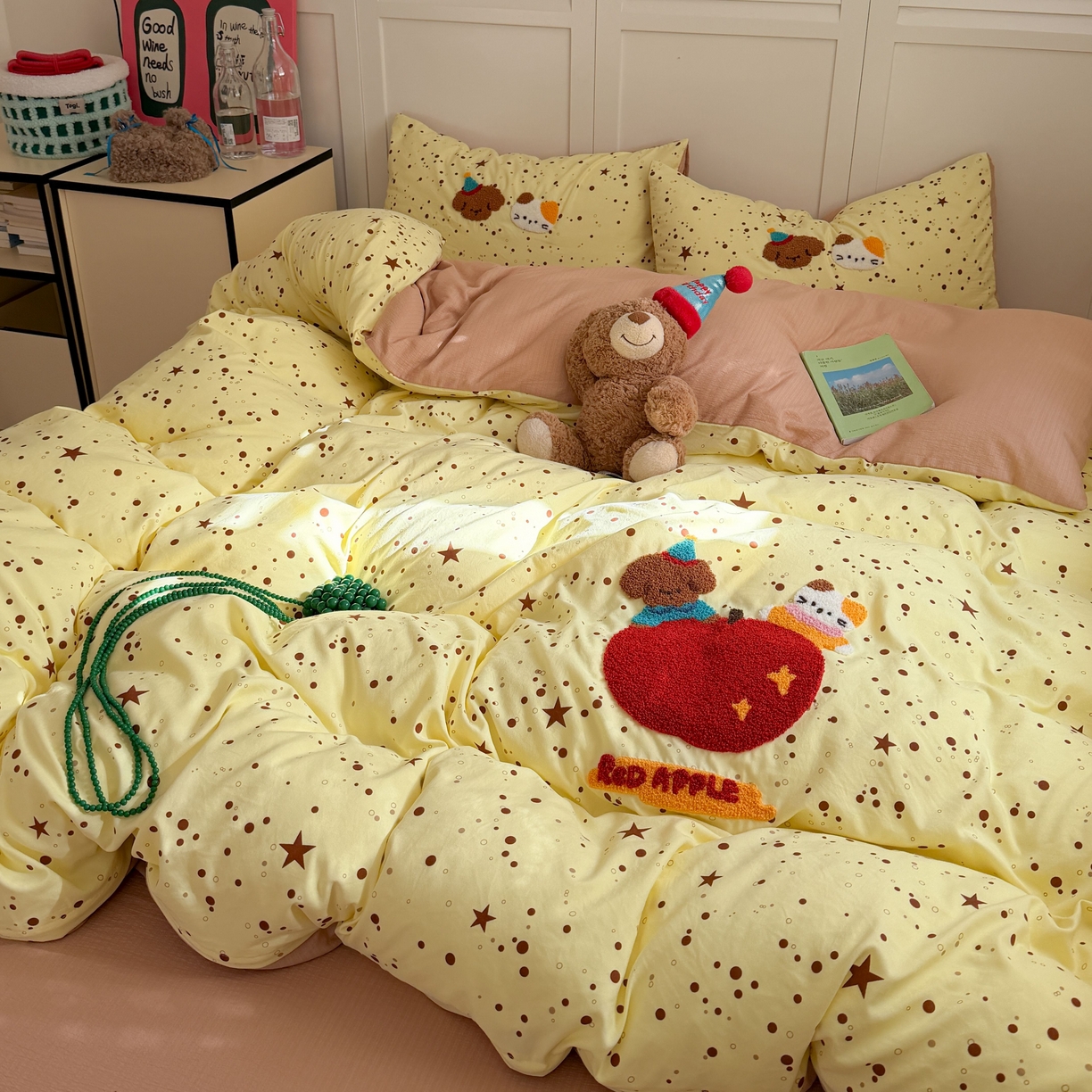 91家纺网 家纺一手货源 找家纺 美乐迪家纺 2026新款云感双层纱毛巾绣四件套（会员-2） 苹果伙伴