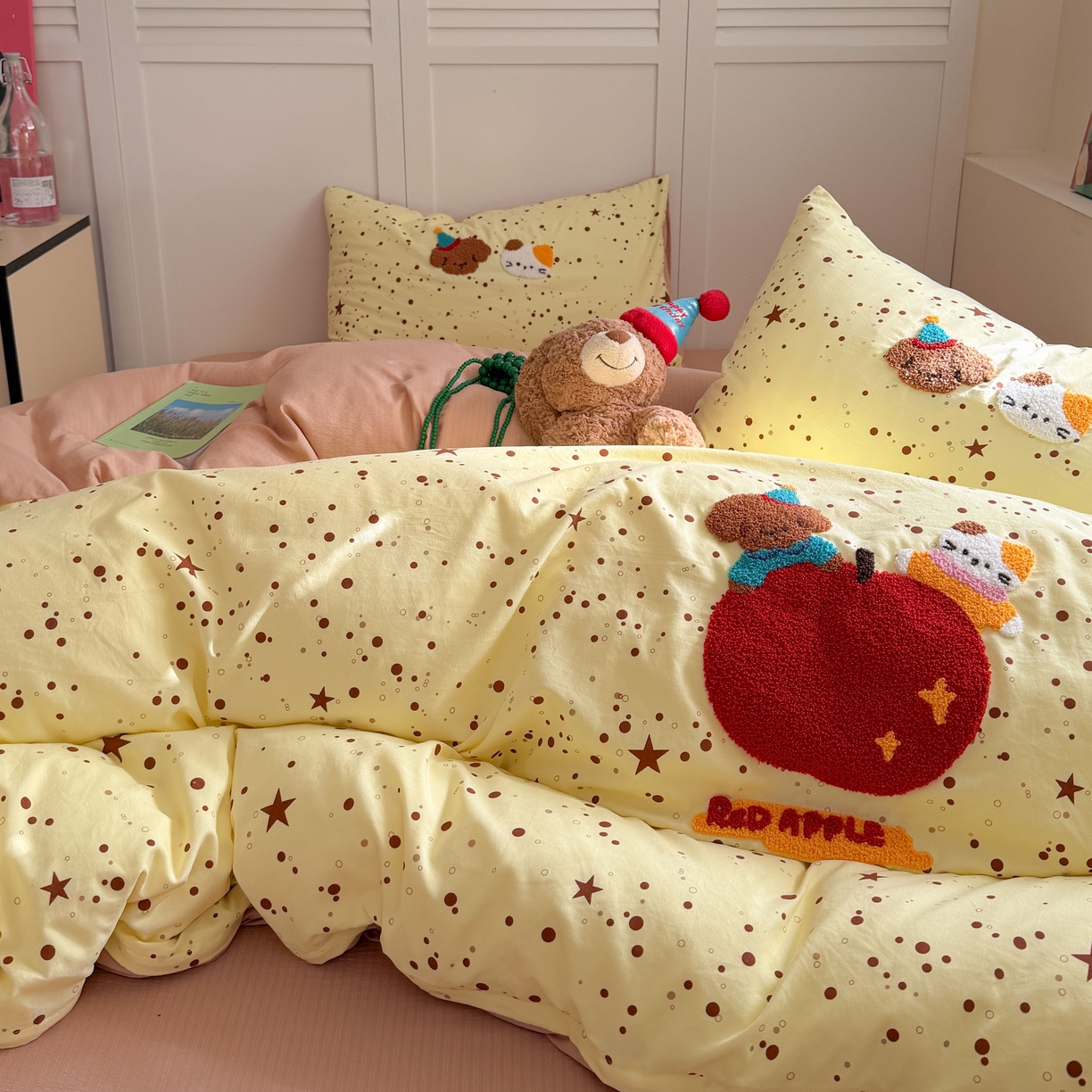 91家纺网 家纺一手货源 找家纺 美乐迪家纺 2026新款云感双层纱毛巾绣四件套（会员-2） 苹果伙伴