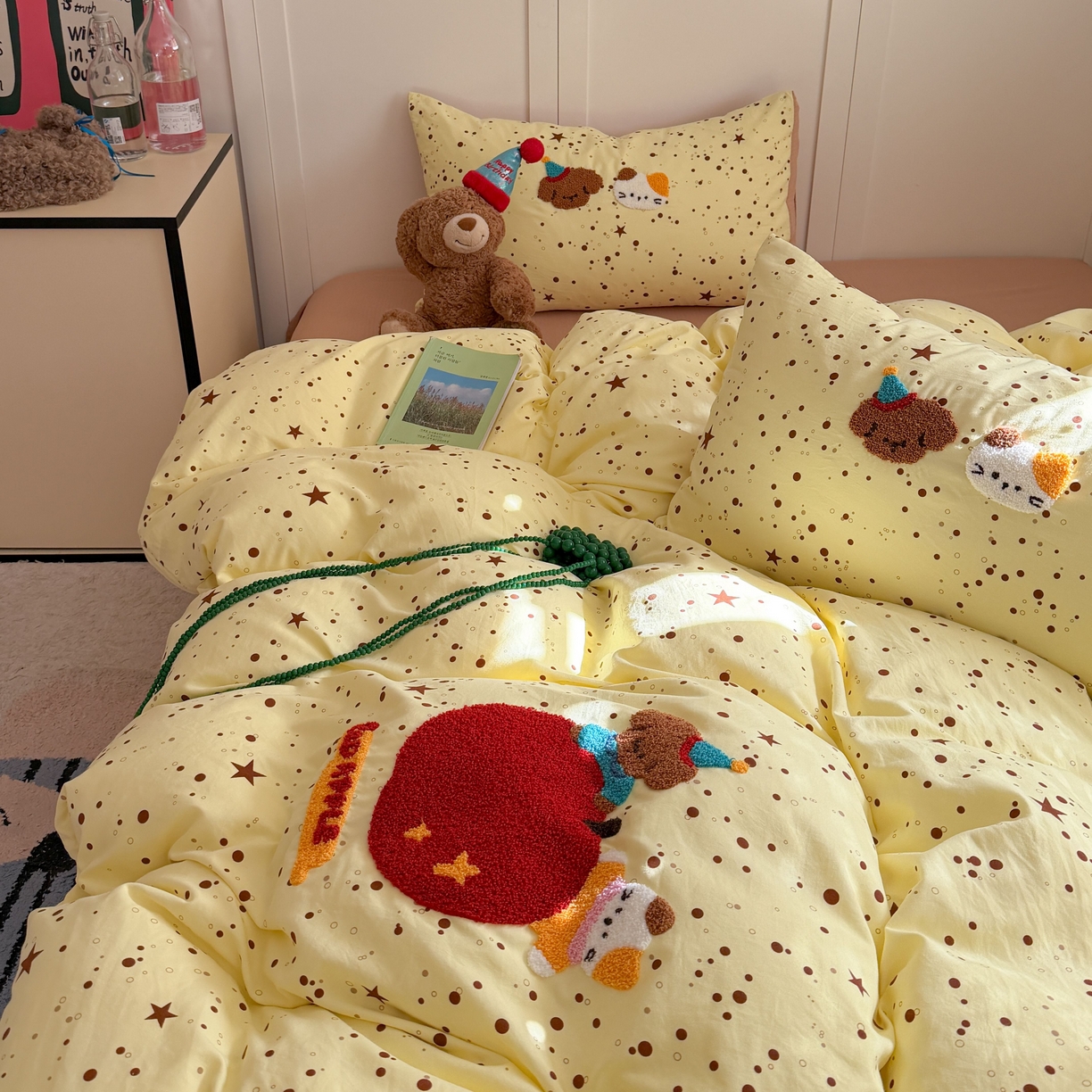 91家纺网 家纺一手货源 找家纺 美乐迪家纺 2026新款云感双层纱毛巾绣四件套（会员-2） 苹果伙伴