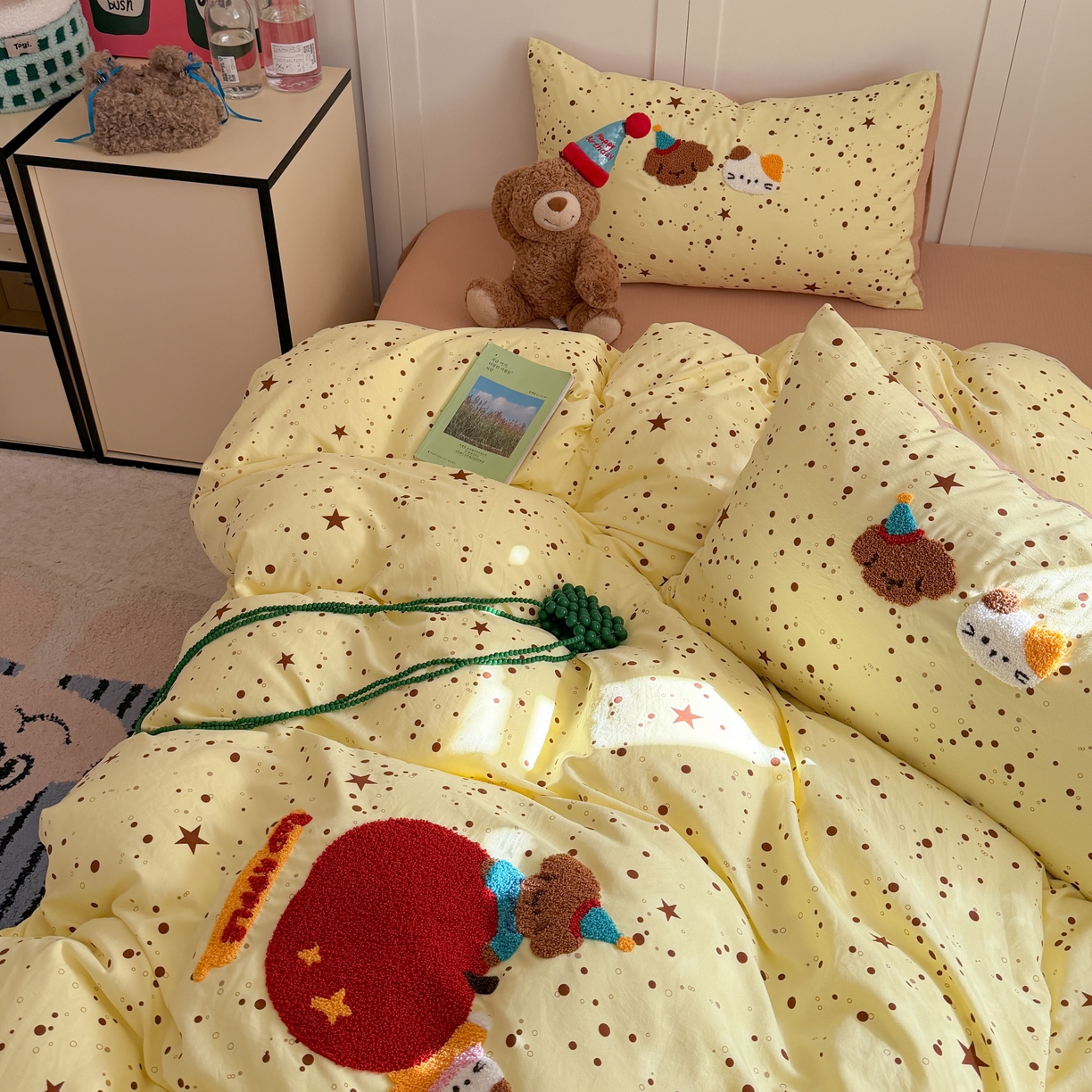 91家纺网 家纺一手货源 找家纺 美乐迪家纺 2026新款云感双层纱毛巾绣四件套（会员-2） 苹果伙伴