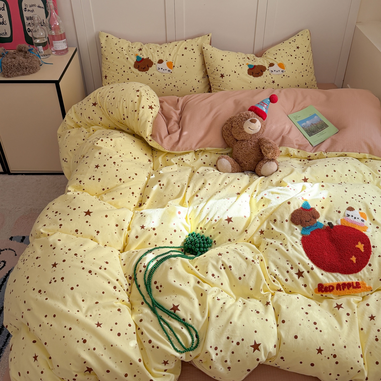 91家纺网 家纺一手货源 找家纺 美乐迪家纺 2026新款云感双层纱毛巾绣四件套（会员-2） 苹果伙伴